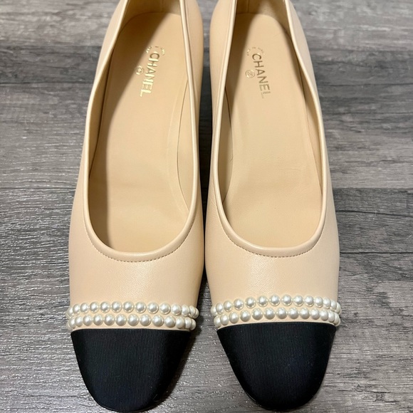 Like New Chanel Heels Beige and Black with pearls - Picture 1 of 13